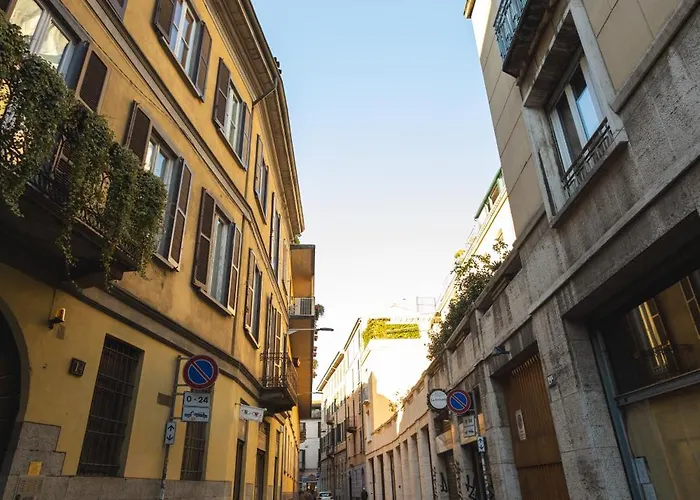 招待所 Behind Duomo *